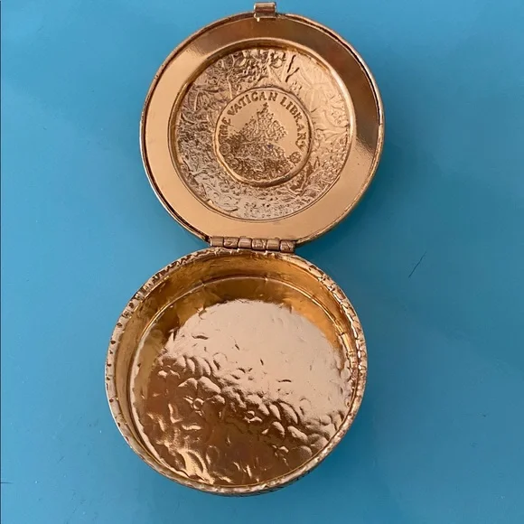 Dove of Peace Pill Box - Picture 4 of 9